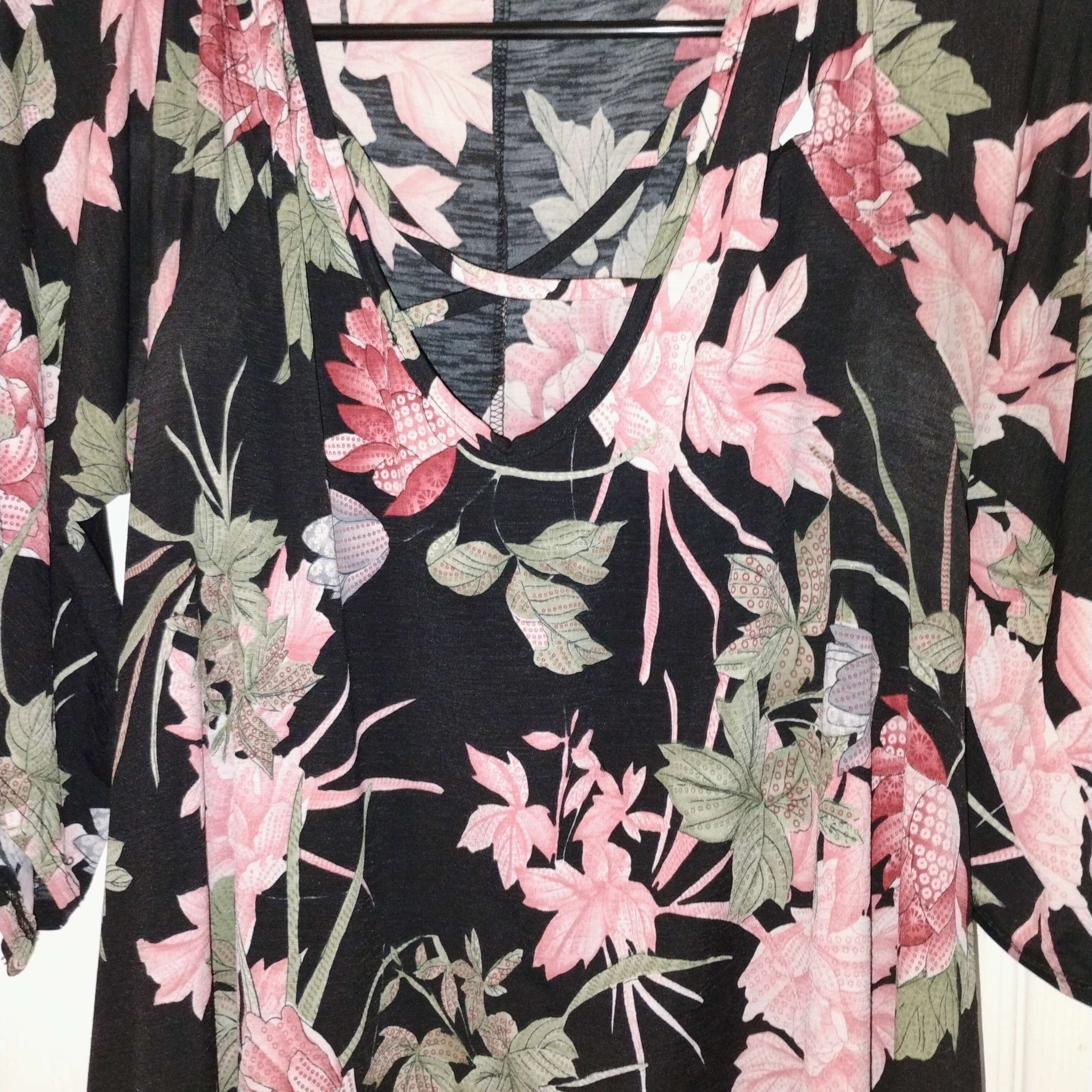 Source Unknown Black And Pink Floral Blouse Ptp 20"